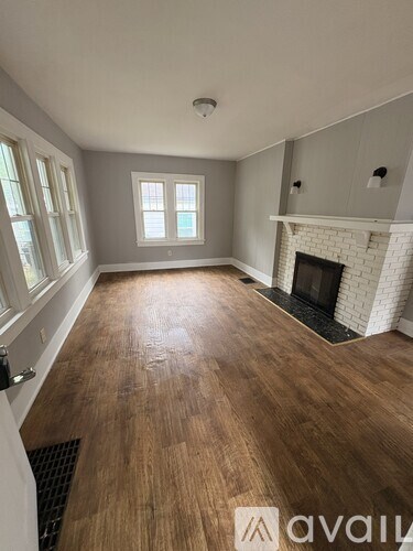 825 W Division St 2 Beds Apartment for Rent
