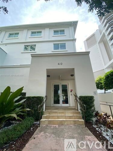 40 Calabria Ave 2 Beds Apartment for Rent