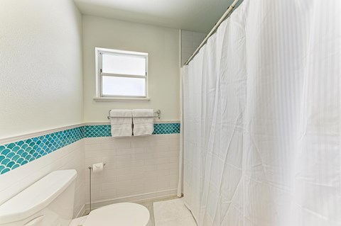 102 Palmetto Ave. 4 Beds Apartment for Rent
