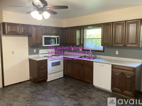 130 North Wynwood Avenue 3 Beds Apartment for Rent