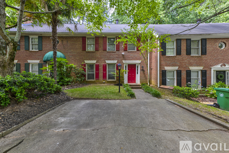 1369 East Rock Springs Road Northeast 2 Beds Townhouse for Rent - Photo gallery 1