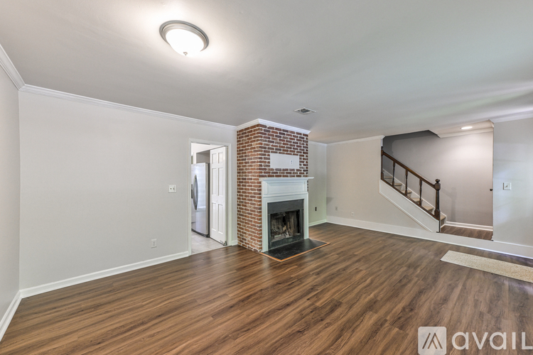 1369 East Rock Springs Road Northeast 2 Beds Townhouse for Rent - Photo gallery 2