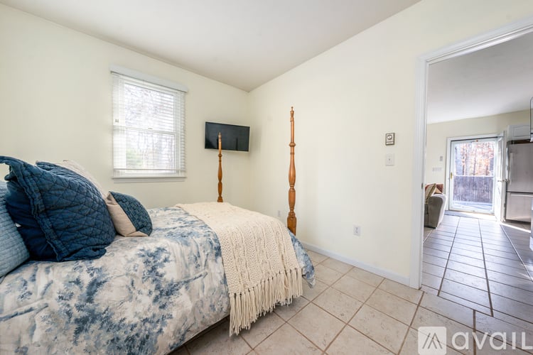 46 Edmar Road 2 Beds Single Family Home for Rent - Photo gallery 3