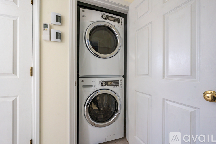46 Edmar Road 2 Beds Single Family Home for Rent - Photo gallery 5
