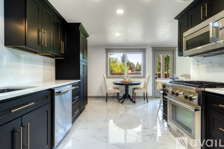 1328 Dakota St 4 Beds Single Family Home for Rent - Photo gallery 3