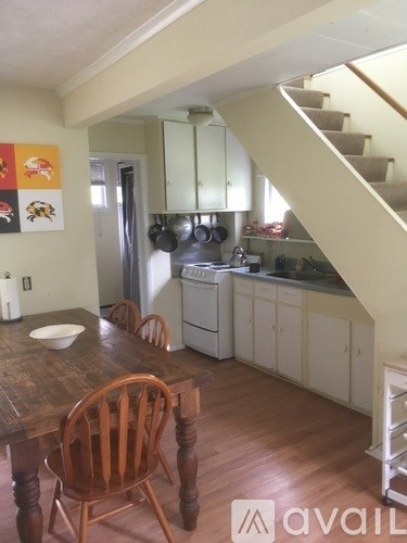 213 A Poplar Ave 2 Beds Apartment for Rent