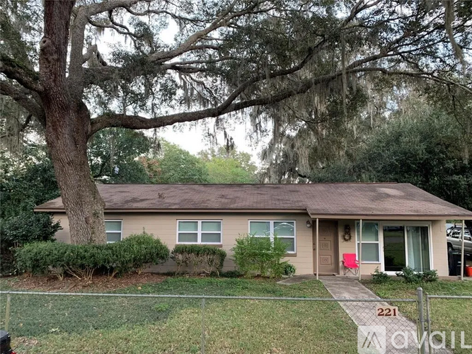 221 Southeast 70th Street 4 Beds Single Family Home for Rent - Photo gallery 1