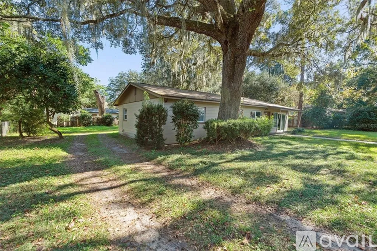 221 Southeast 70th Street 4 Beds Single Family Home for Rent - Photo gallery 3