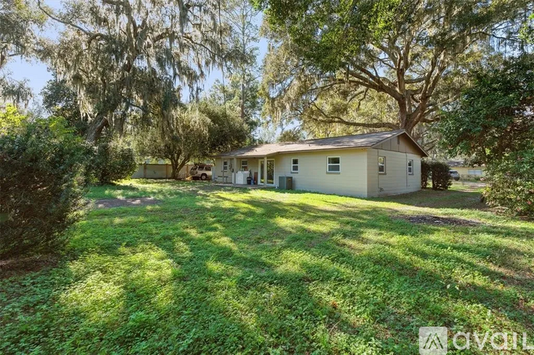221 Southeast 70th Street 4 Beds Single Family Home for Rent - Photo gallery 5