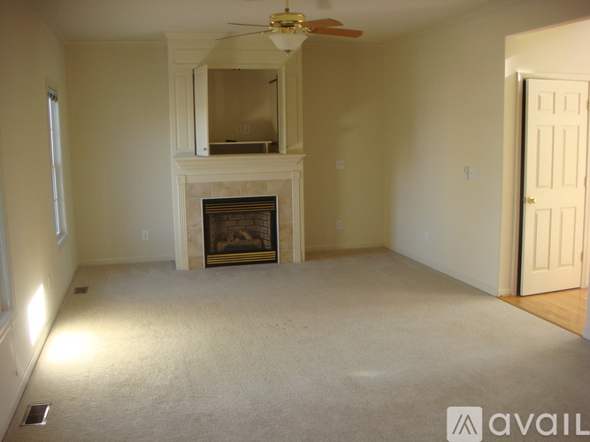 183 Creek Curve Drive 4 Beds Single Family Home for Rent - Photo gallery 3