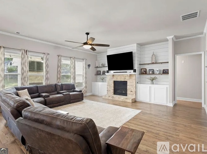 2121 Charmond Drive 3 Beds Single Family Home for Rent - Photo gallery 4