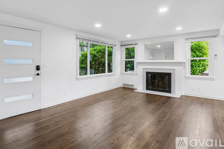 11019 35th Avenue Northeast 2 Beds Apartment for Rent - Photo gallery 3