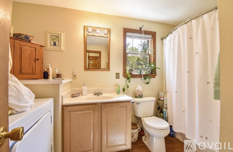 667 Middle Street 1 Townhouse for Rent - Photo gallery 2