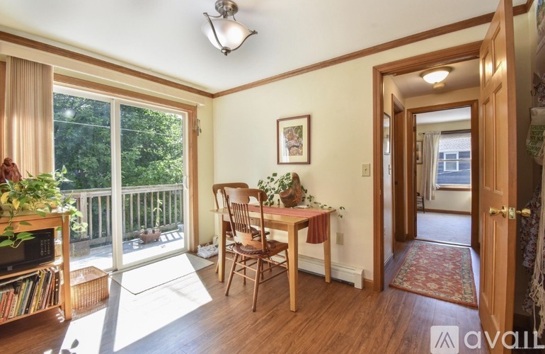 667 Middle Street 1 Townhouse for Rent - Photo gallery 3