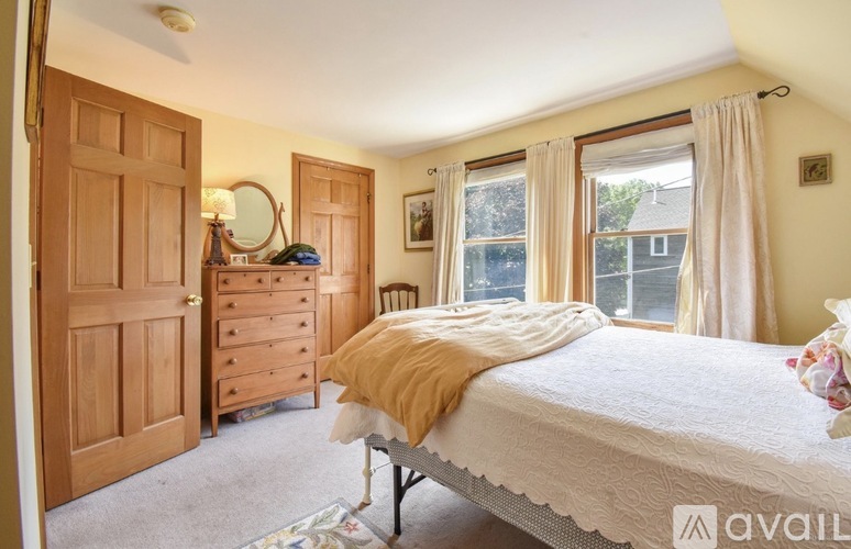 667 Middle Street 1 Townhouse for Rent - Photo gallery 4