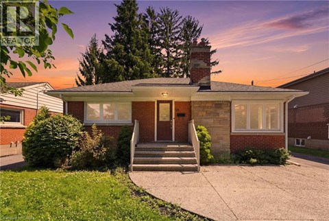 21 SHERIDAN Lane Unit# Upper 2 Beds Apartment for Rent