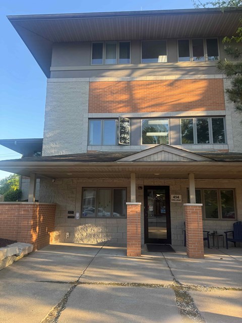 454 College Ave. Studio Apartment for Rent
