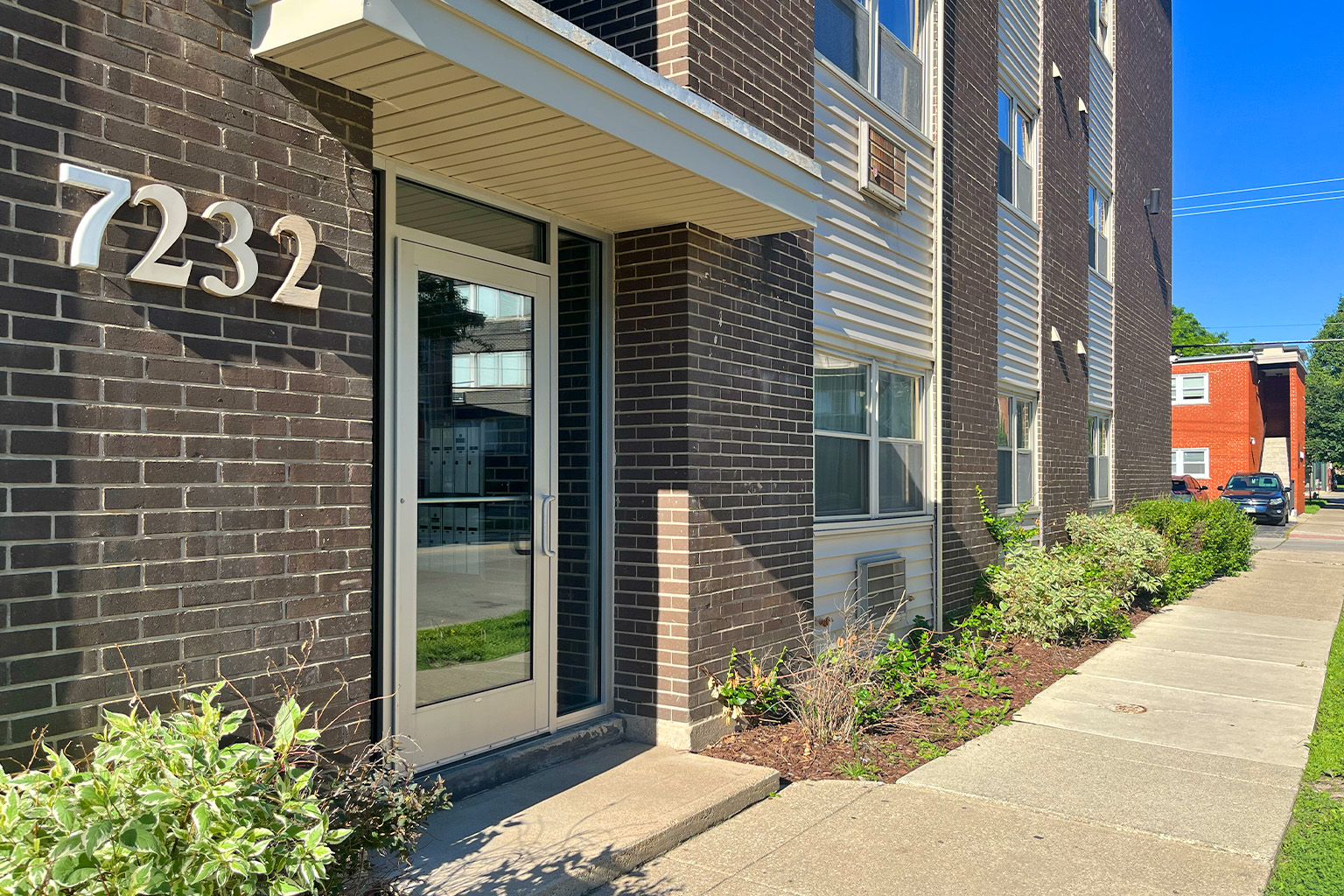 A building with the number 7232 on it.