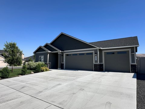 202 Schrute Rd 3 Beds Apartment for Rent