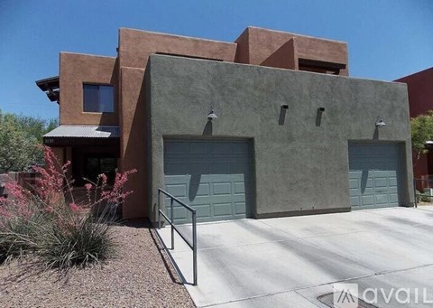 3135 North Olsen Avenue 2 Beds Apartment for Rent