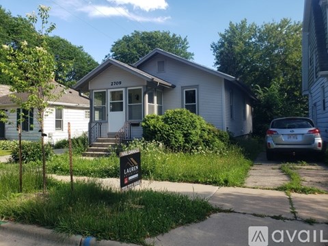2709 Commercial Ave 2 Beds Apartment for Rent
