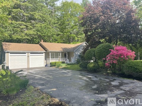 10 Village Green Drive 3 Beds Apartment for Rent