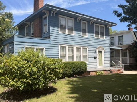568 South Irwin Avenue 3 Beds Apartment for Rent