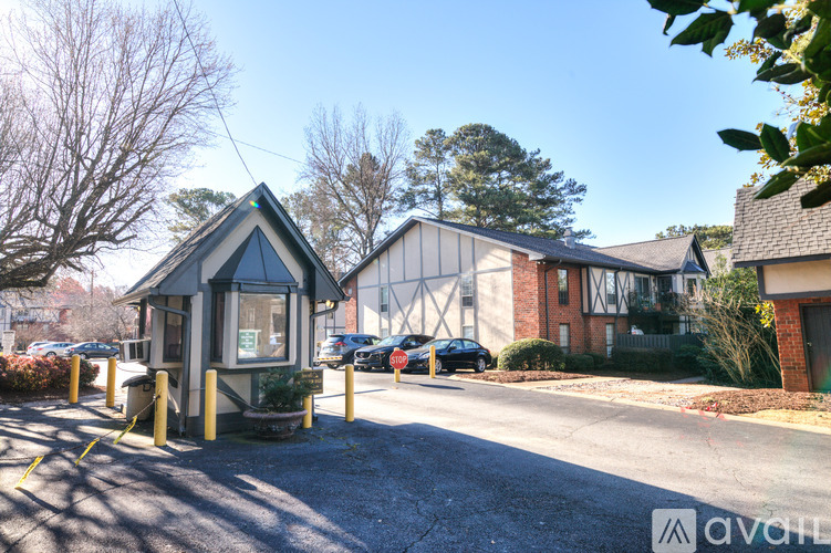 6851 Roswell Road Northeast 3 Beds Condo for Rent - Photo gallery 2