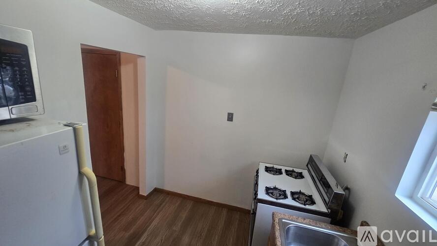 1327 North Elm Street 1 Apartment for Rent - Photo gallery 1