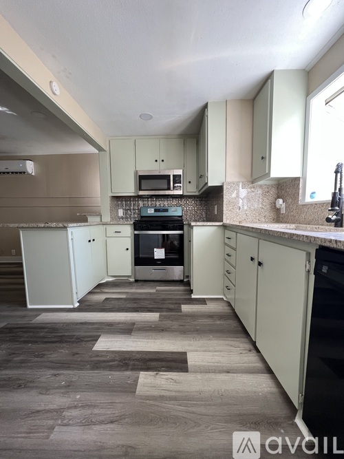 1411 Avenue C 3 Beds Single Family Home for Rent - Photo gallery 2