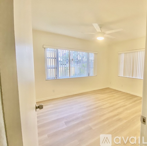 2230 Northeast 56th Place 2 Beds Condo for Rent - Photo gallery 4