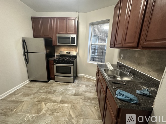 146 Manhattan Ave 2 Beds Apartment for Rent - Photo gallery 1