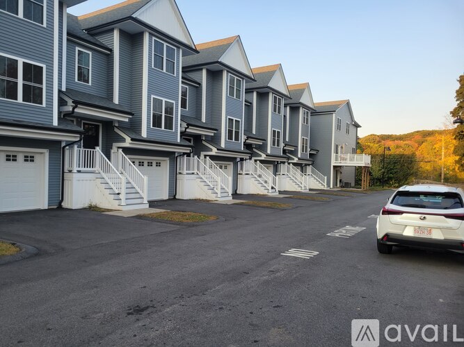 274 Providence Rd 4 Beds Townhouse for Rent - Photo gallery 2