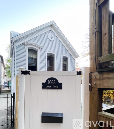1033 West Wolfram Street, REAR Coach House 3 Beds Single Family Home for Rent - Photo gallery 1