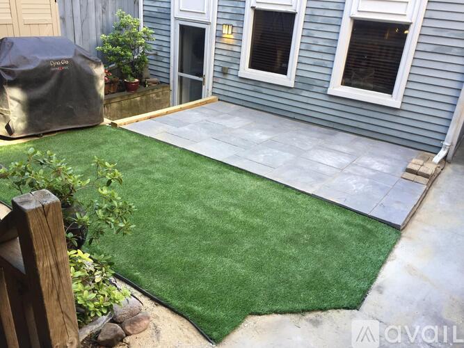 1033 West Wolfram Street, REAR Coach House 3 Beds Single Family Home for Rent - Photo gallery 2
