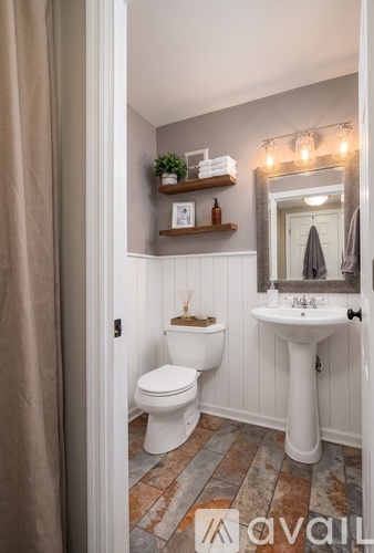 1033 West Wolfram Street, REAR Coach House 3 Beds Single Family Home for Rent - Photo gallery 4