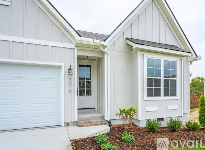 7019 Mercedes Ln 4 Beds Single Family Home for Rent - Photo gallery 2
