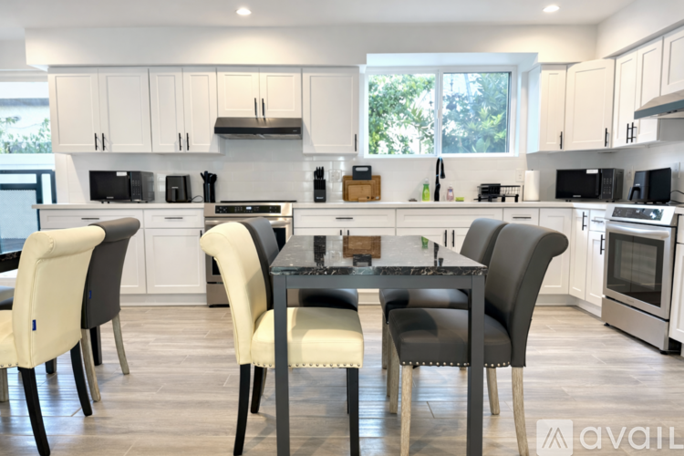 1597 W 37th St 6 Beds Apartment for Rent - Photo gallery 1