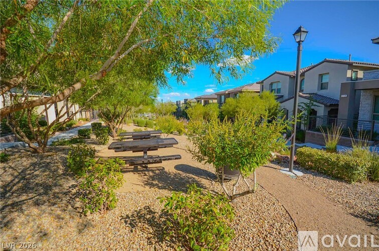 541 Tokopah Falls Street 3 Beds Single Family Home for Rent - Photo gallery 3