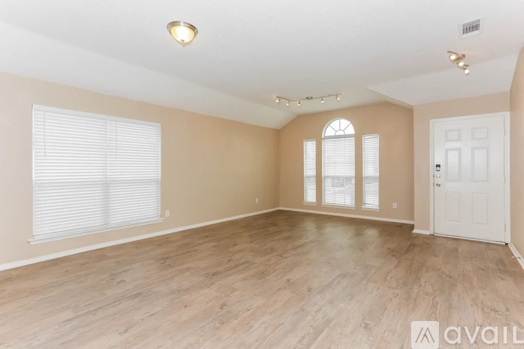 615 Saint Eric Dr 4 Beds Single Family Home for Rent - Photo gallery 4