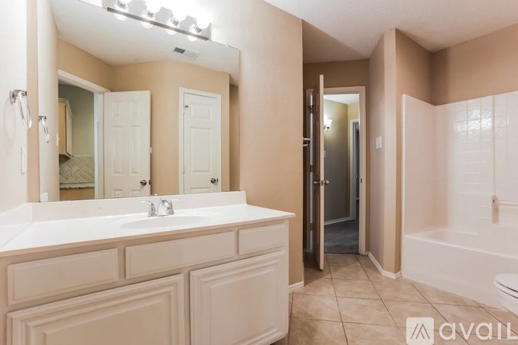 615 Saint Eric Dr 4 Beds Single Family Home for Rent - Photo gallery 5