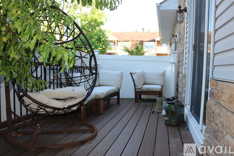 42 Cinder Road 3 Beds Townhouse for Rent - Photo gallery 2