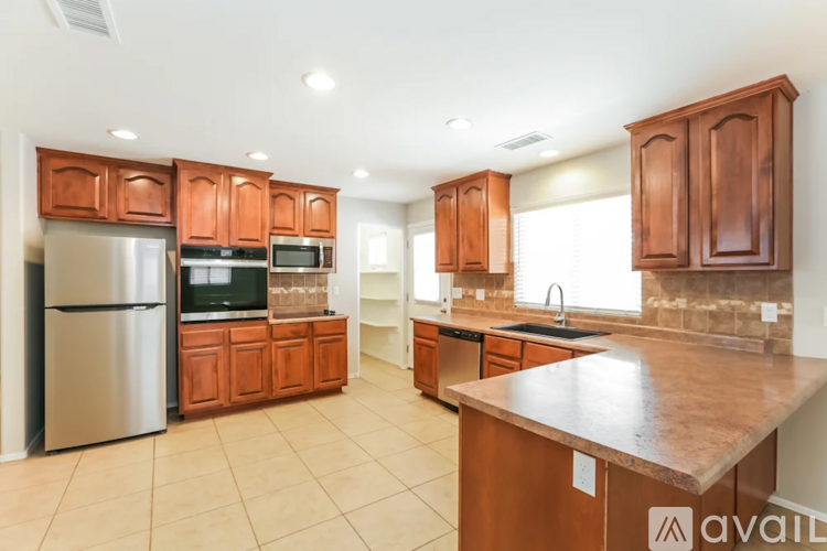 402 E Fremont Dr 4 Beds Single Family Home for Rent - Photo gallery 3