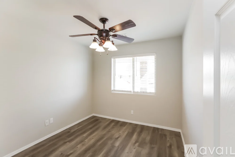 402 E Fremont Dr 4 Beds Single Family Home for Rent - Photo gallery 4