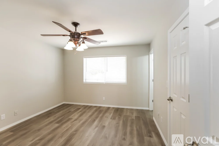 402 E Fremont Dr 4 Beds Single Family Home for Rent - Photo gallery 5