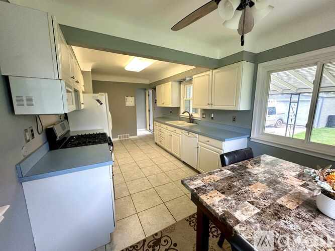 1034 Evanston Dr 2 Beds Single Family Home for Rent - Photo gallery 3
