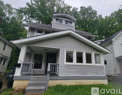 699 Noble Ave 4 Beds Apartment for Rent