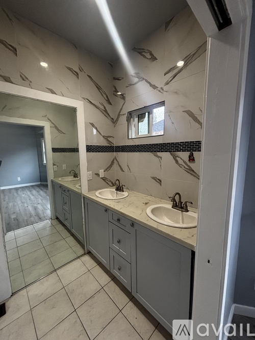 1726 W 22nd St 1 Single Family Home for Rent - Photo gallery 2