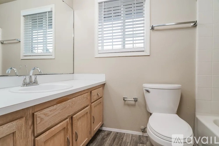 506 Oakview Road 3 Beds Single Family Home for Rent - Photo gallery 3