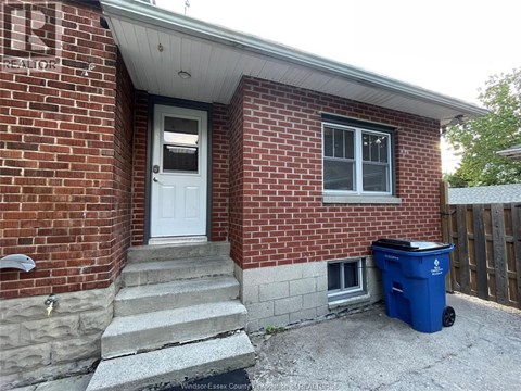41 ALEXANDRA South West Unit# Back 3 Beds Apartment for Rent